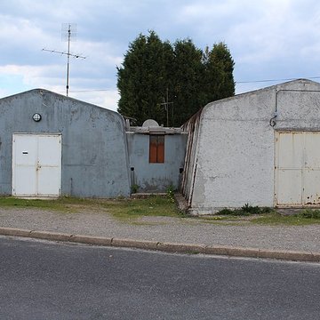 Pavillons Fillod ou préfabriqués de type parois inclinées