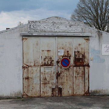 Pavillons Fillod ou préfabriqués de type parois inclinées