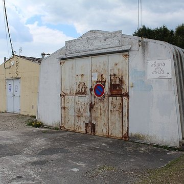 Pavillons Fillod ou préfabriqués de type parois inclinées