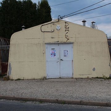 Pavillons Fillod ou préfabriqués de type parois inclinées