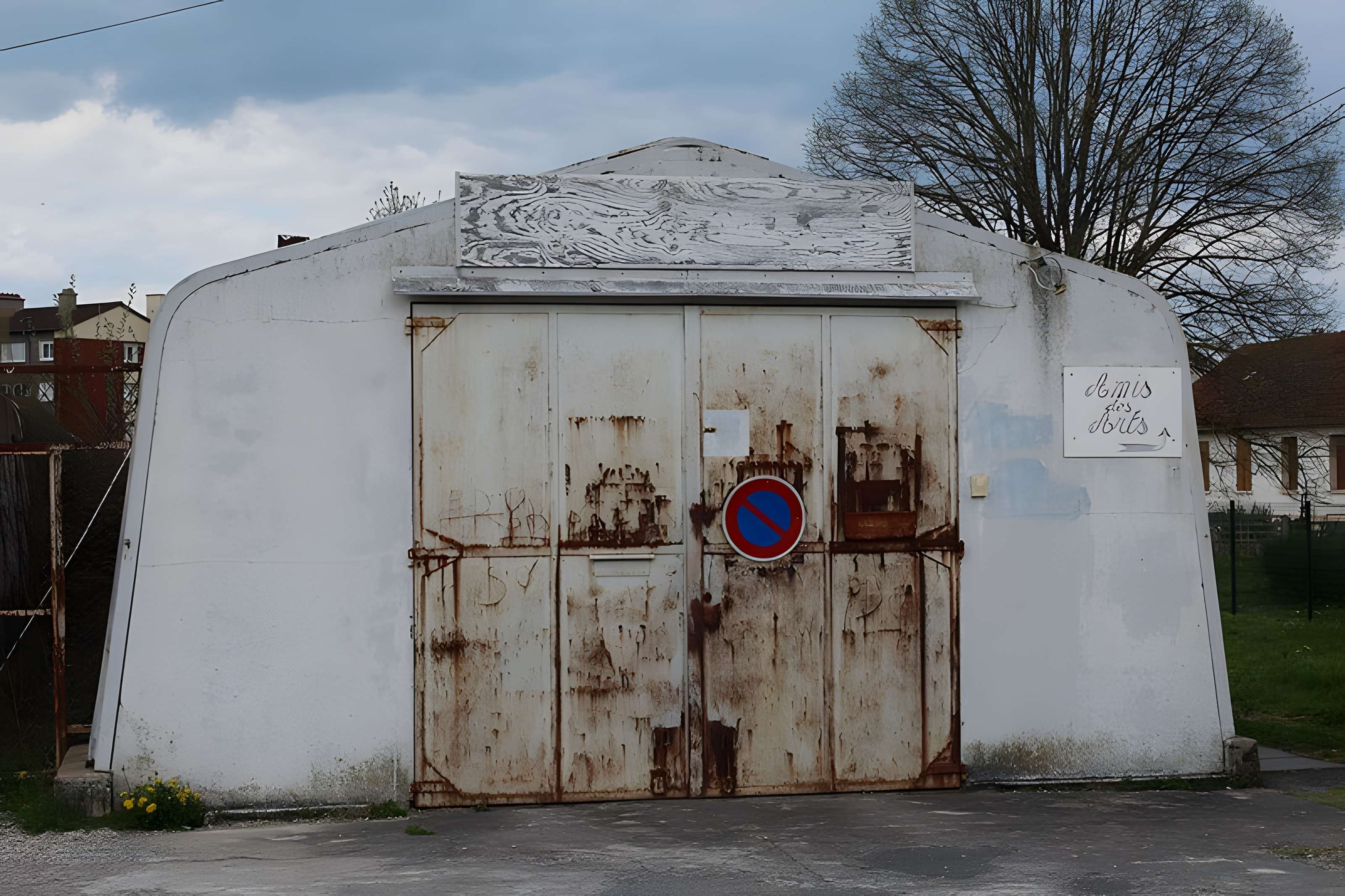 Pavillons Fillod ou préfabriqués de type parois inclinées