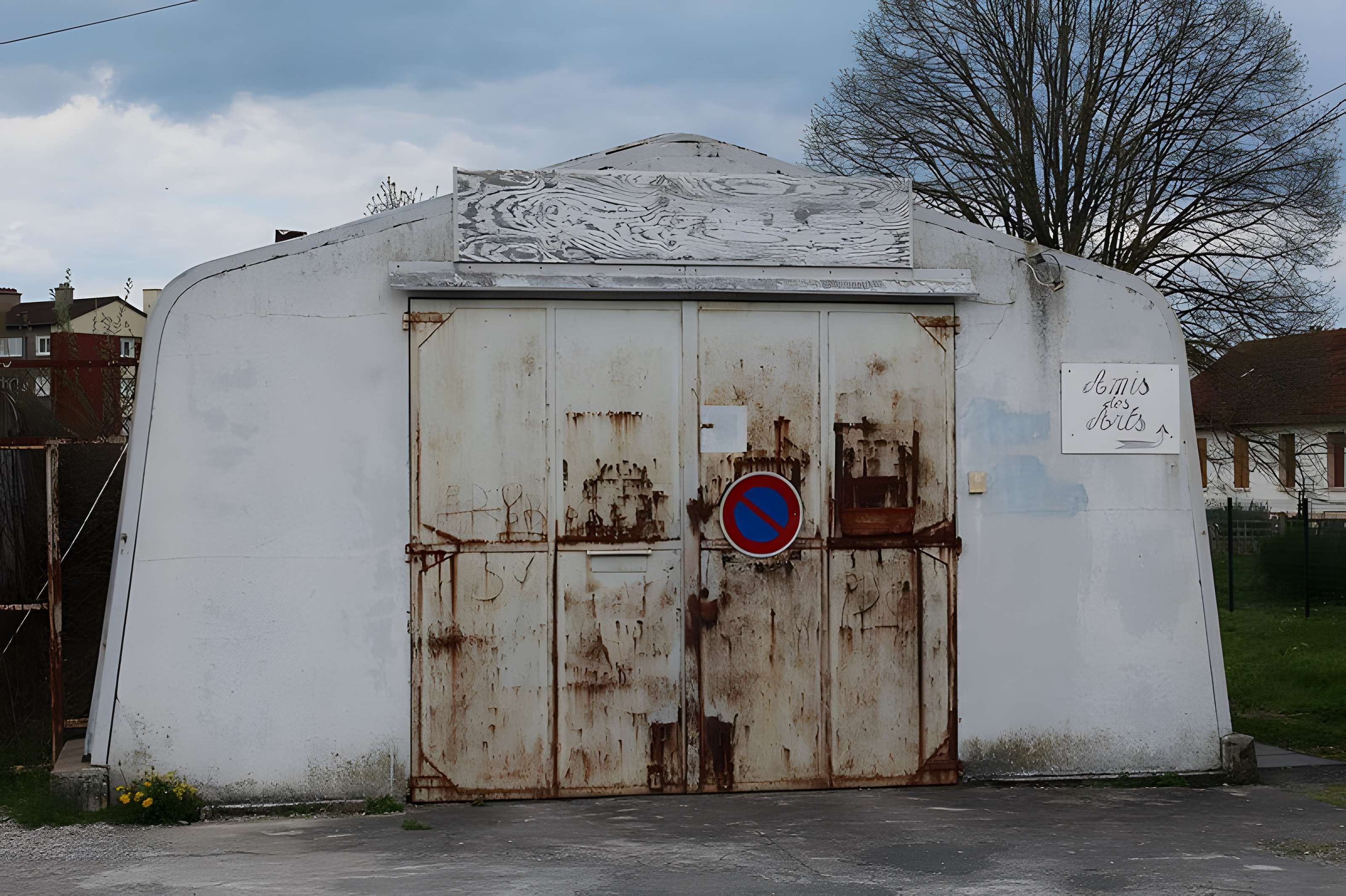 Pavillons Fillod ou préfabriqués de type parois inclinées