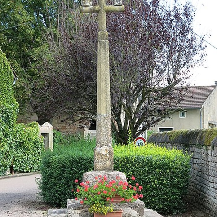 Photo de Calvaire, sur la place principale du village