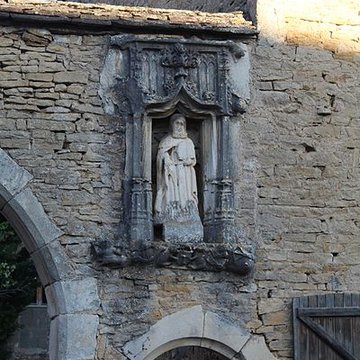 Porte avec niche et statue