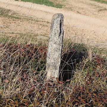 Borne armoriée également sur commune de Rully