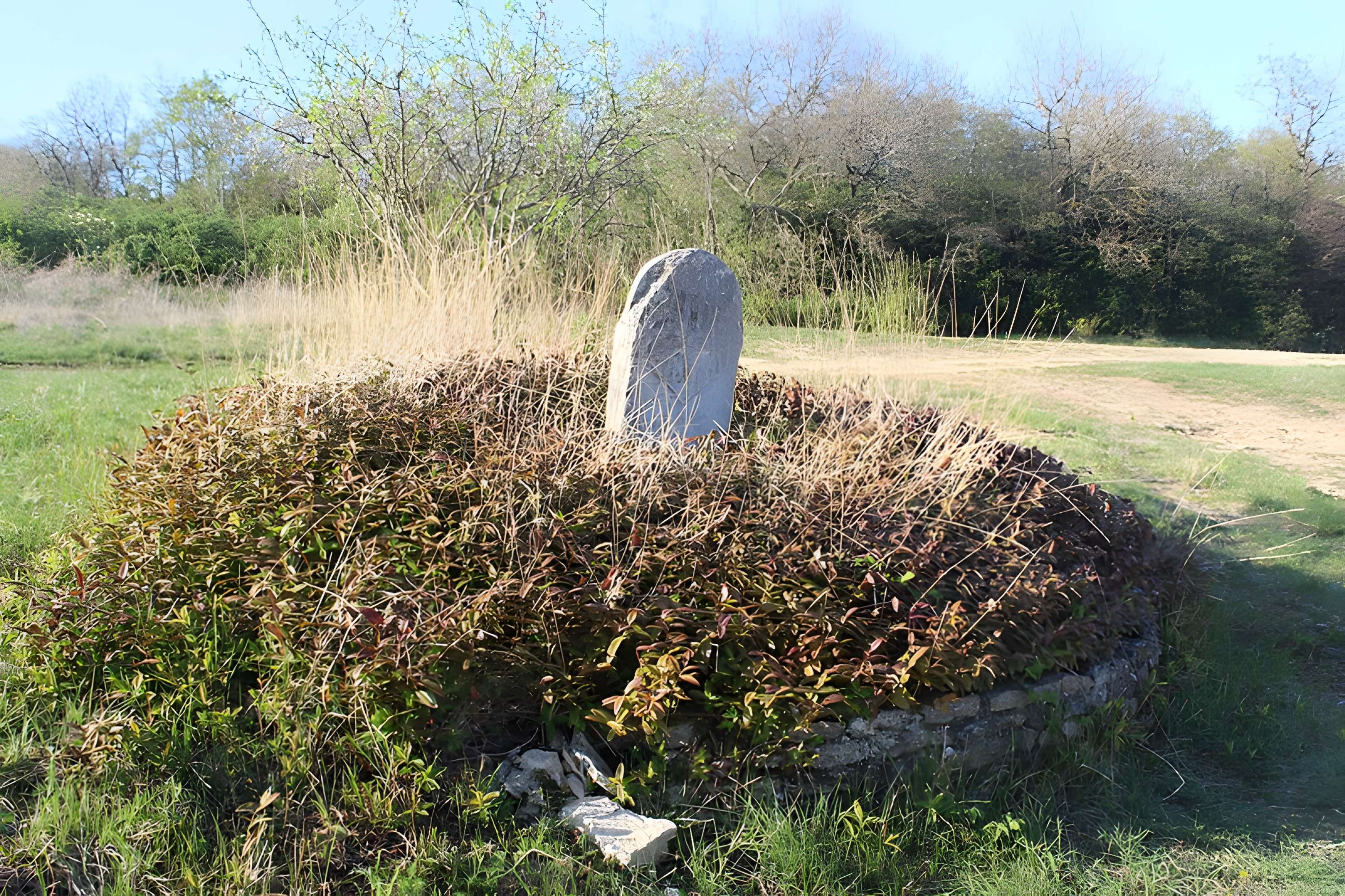 Borne armoriée (également sur commune de Rully)