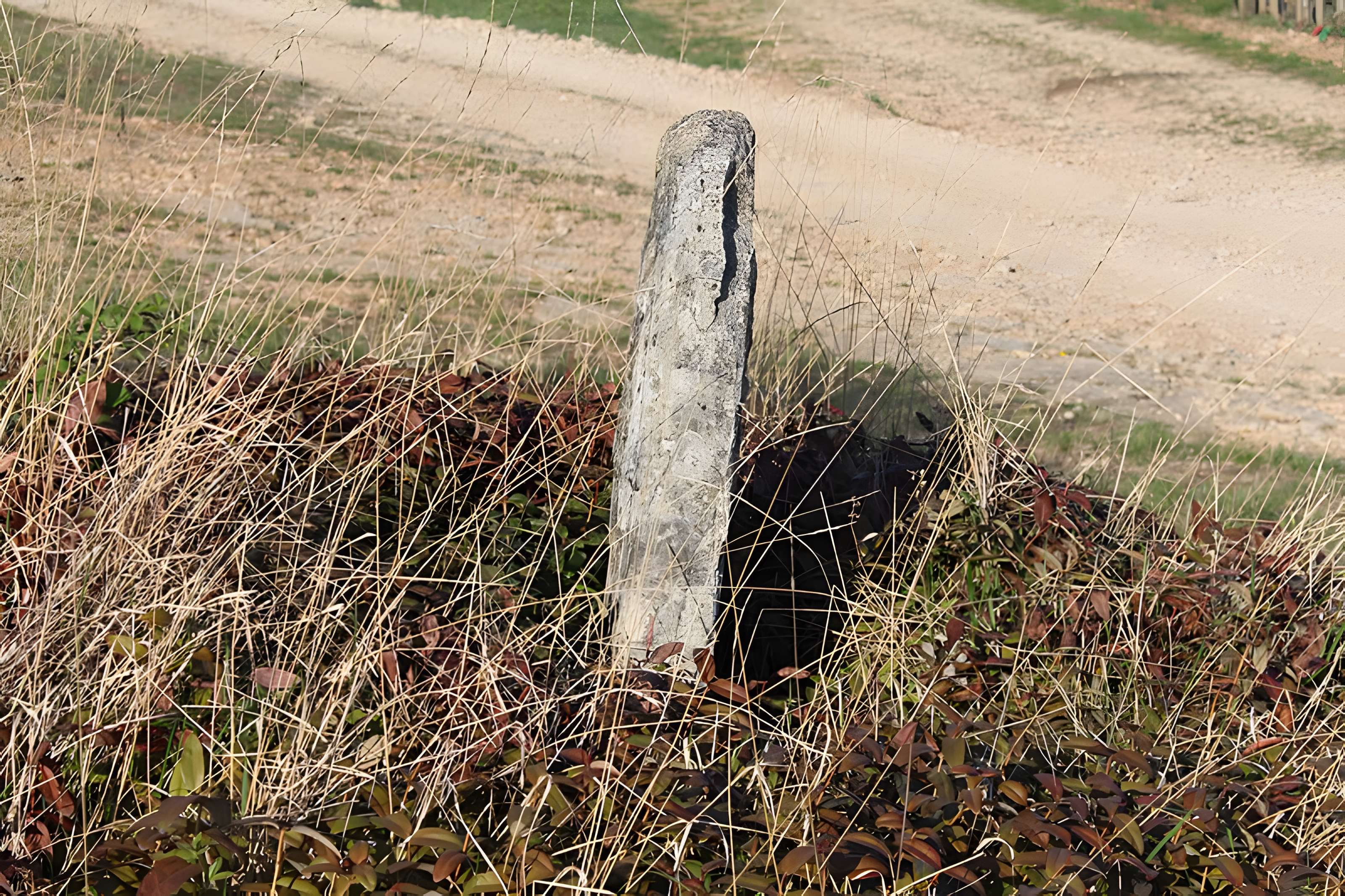 Borne armoriée (également sur commune de Rully)