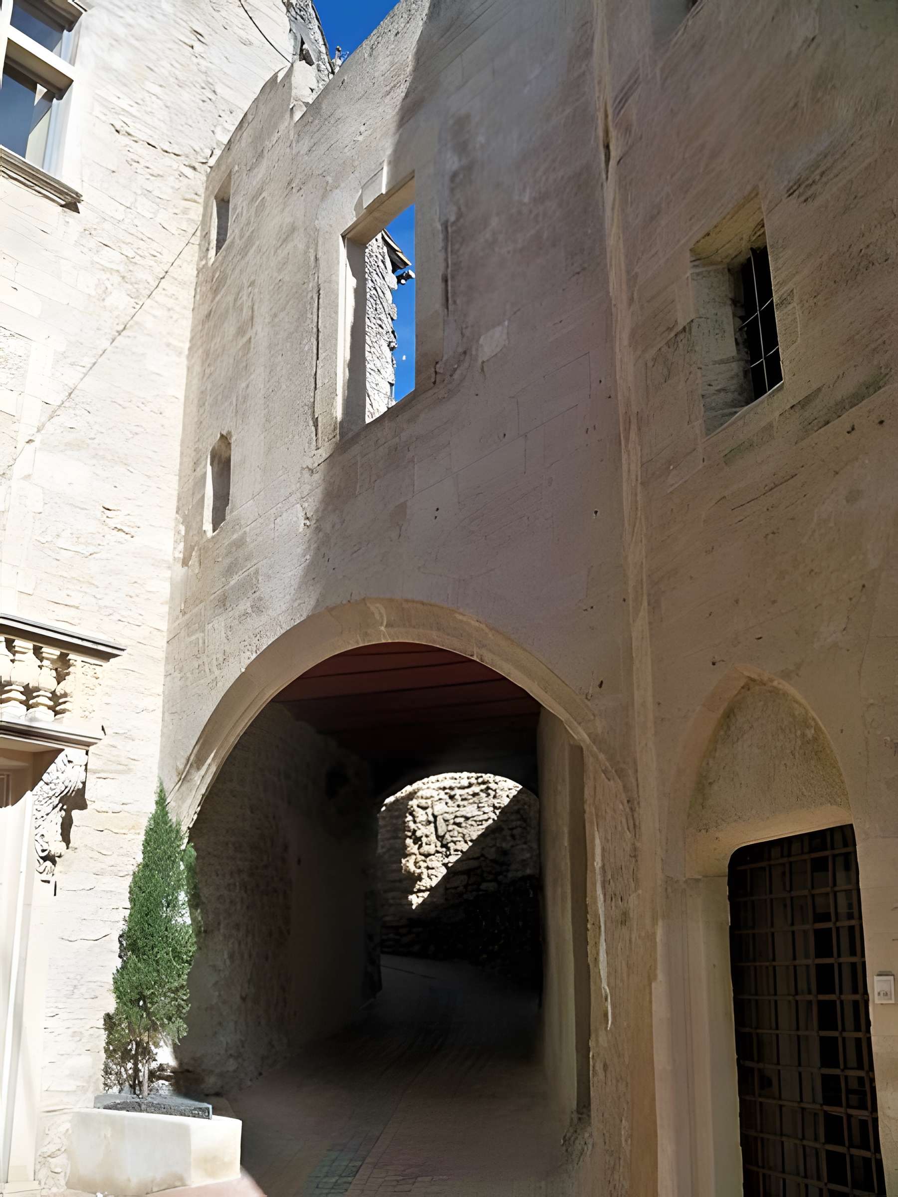 Hôtel de Laudun à Aramon