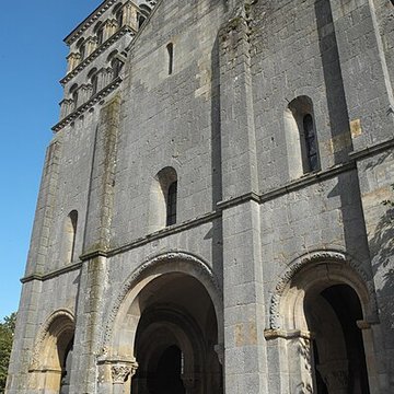 Eglise Saint-Pierre et Saint-Benoît