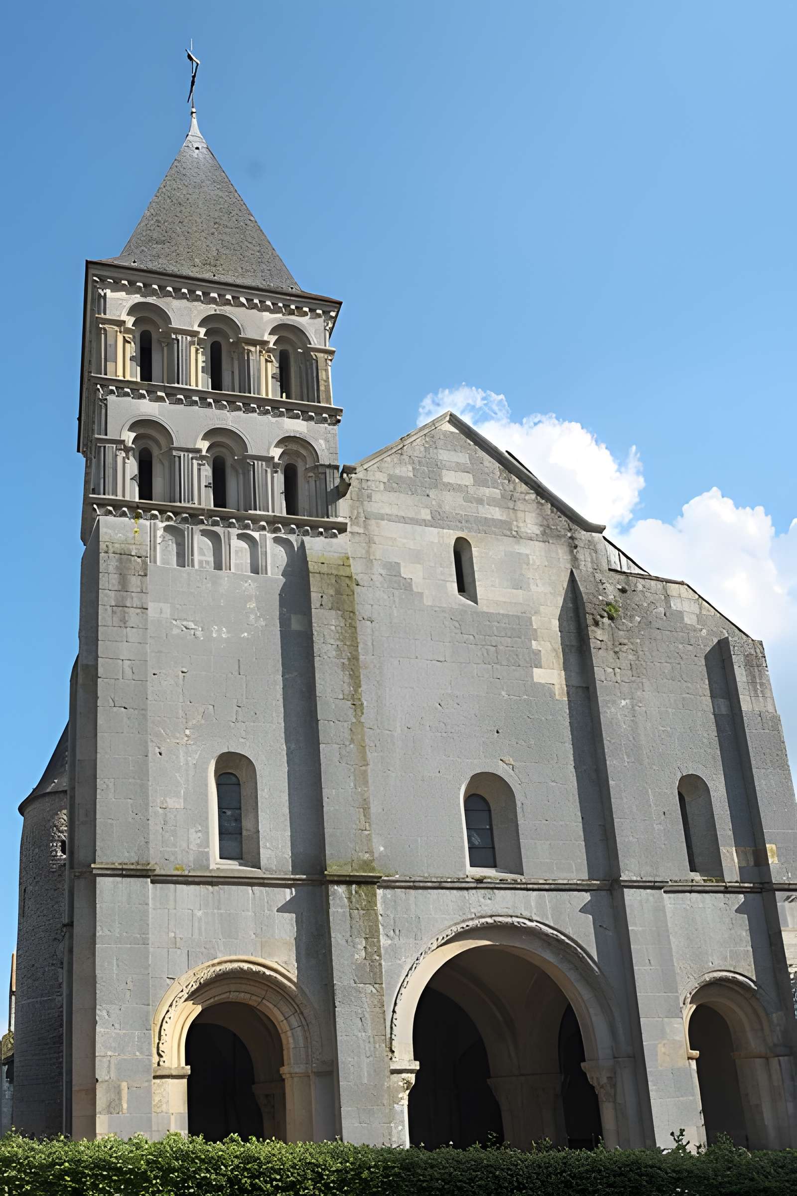 Eglise Saint-Pierre et Saint-Benoît