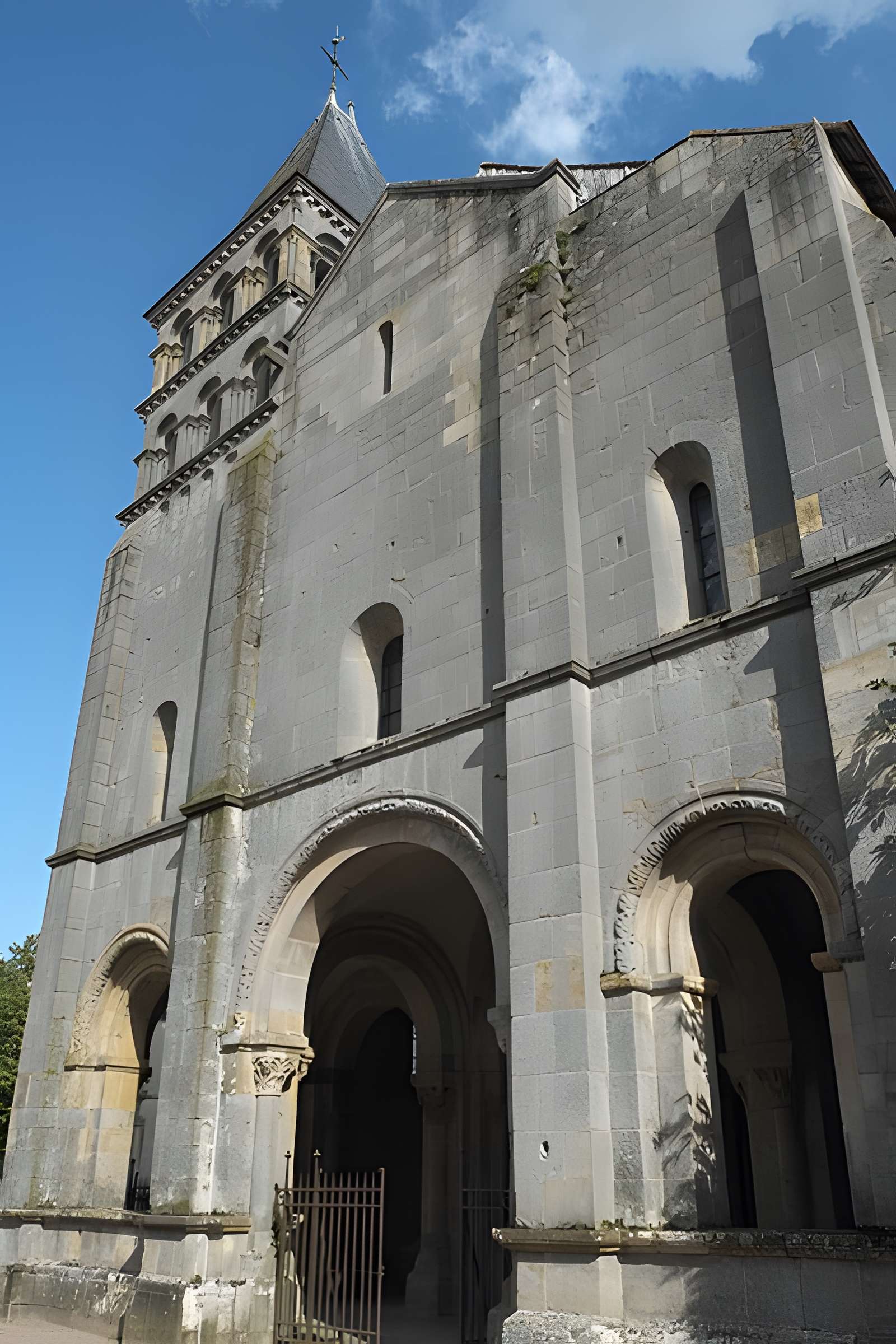 Eglise Saint-Pierre et Saint-Benoît