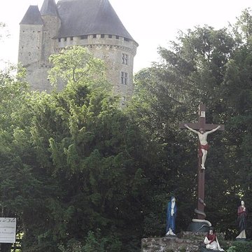 Château donjon et ruines