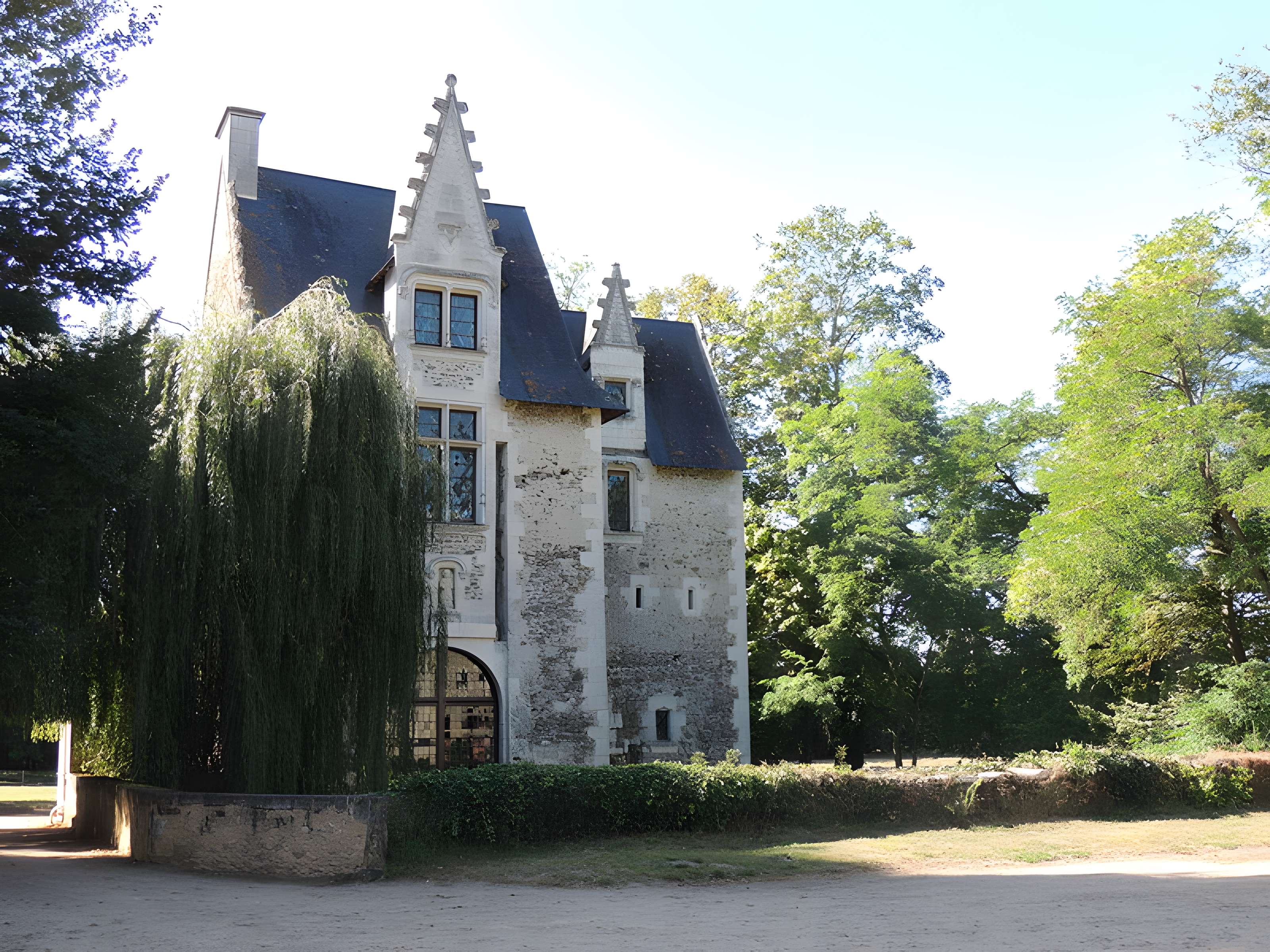 Château de Créans et ses dépendances