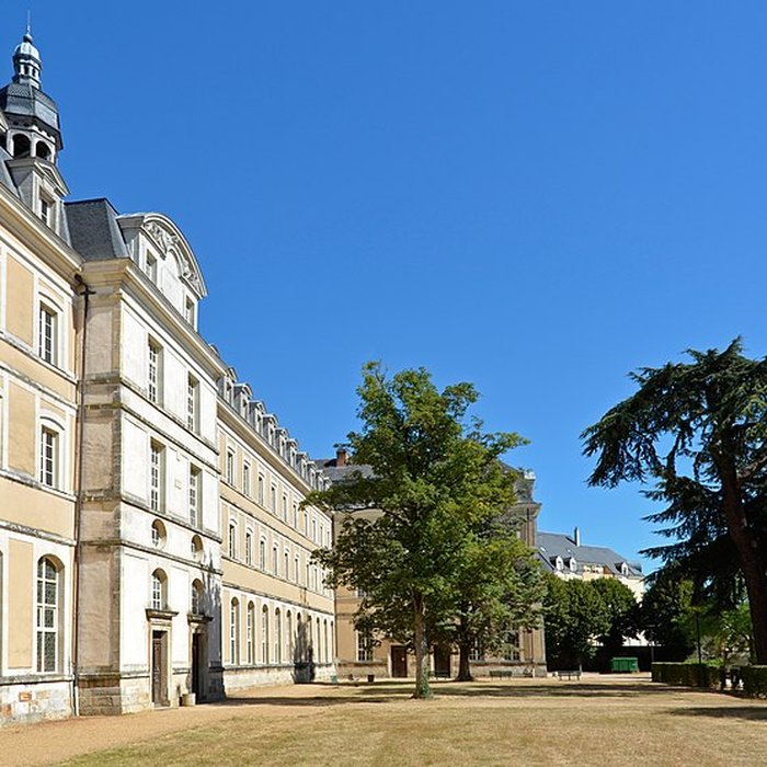 Photo de Ancienne abbaye Saint-Vincent, actuellement lycée Bellevue