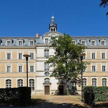Ancienne abbaye Saint-Vincent, actuellement lycée Bellevue