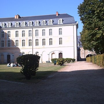 Ancienne abbaye Saint-Vincent, actuellement lycée Bellevue