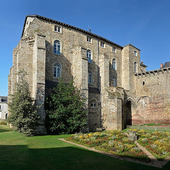 Photo de Collégiale de Saint-Pierre-de-la-Cour