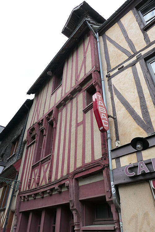 Maison du XVIe siècle à pans de bois