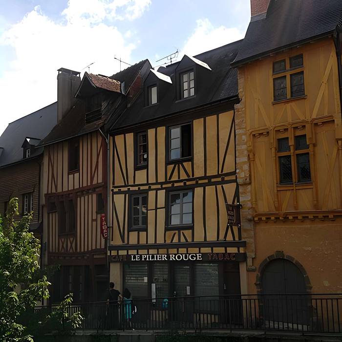 Photo de Maison du XVIe siècle à pans de bois