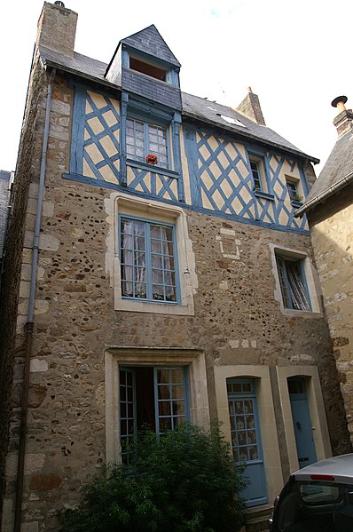 Photo de Maison sise au Nord-Ouest de la Cour d'Assé