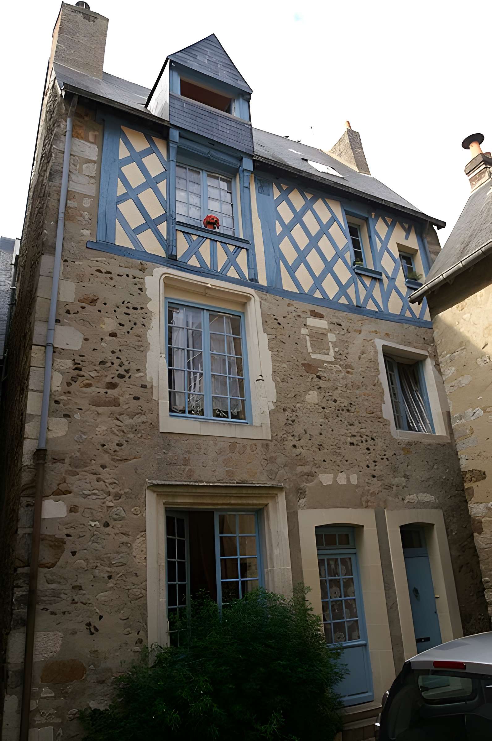 Maison sise au Nord-Ouest de la Cour d'Assé