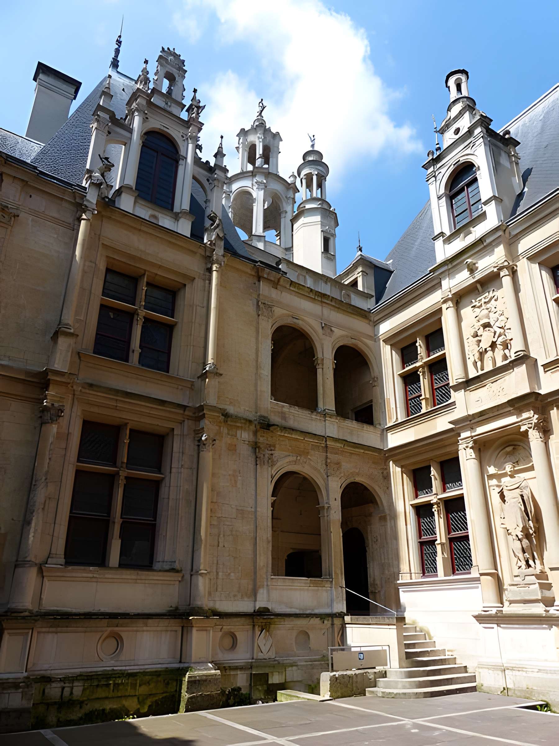 Hôtel d'Escoville à Caen
