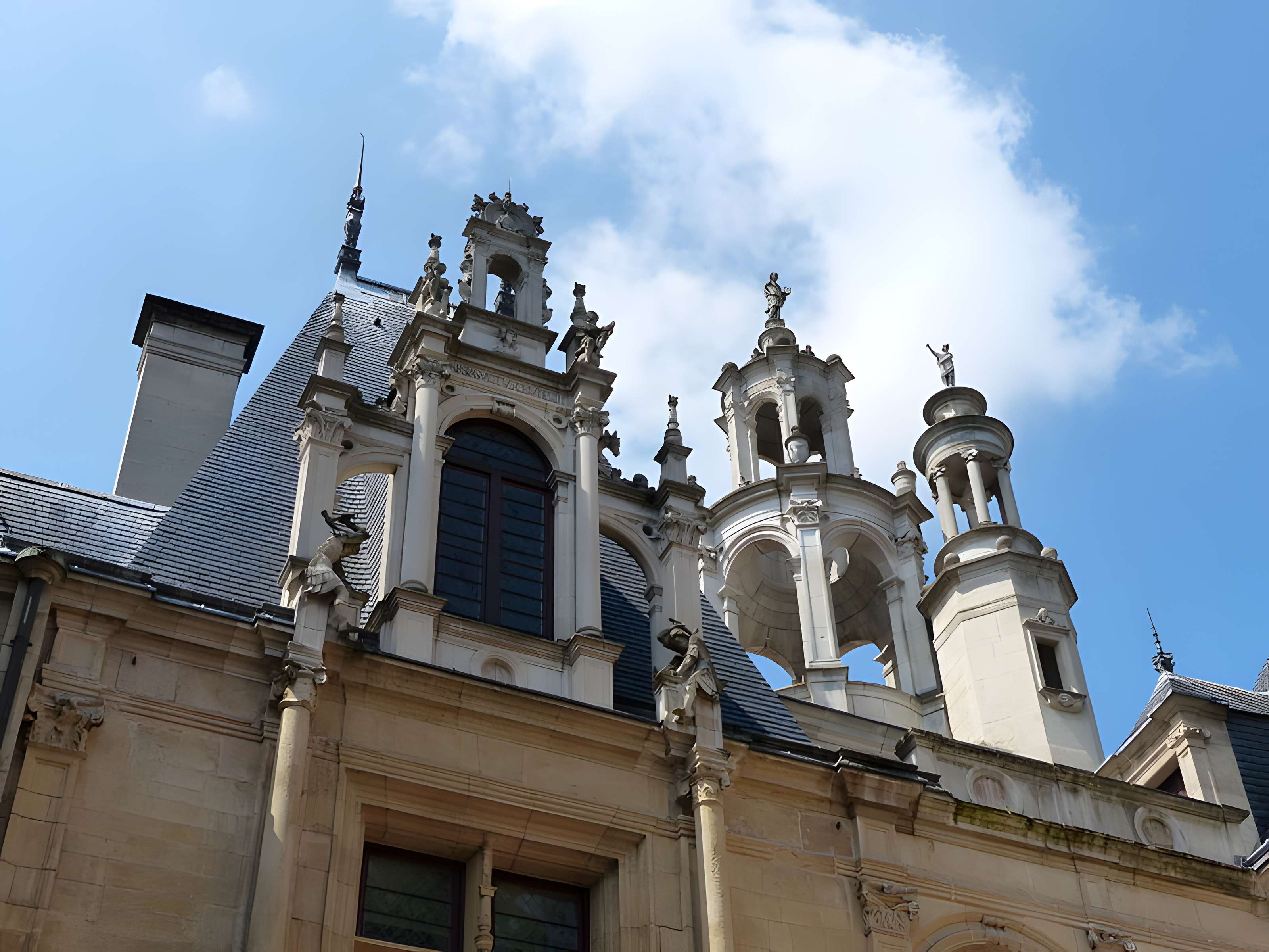 Hôtel d'Escoville à Caen