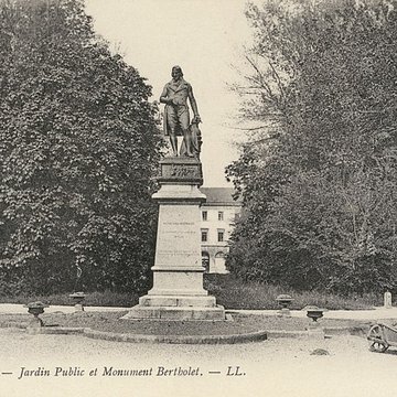 Statue de Berthollet