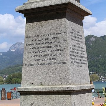 Statue de Berthollet