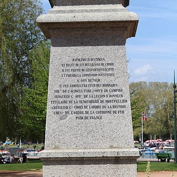 Statue de Berthollet