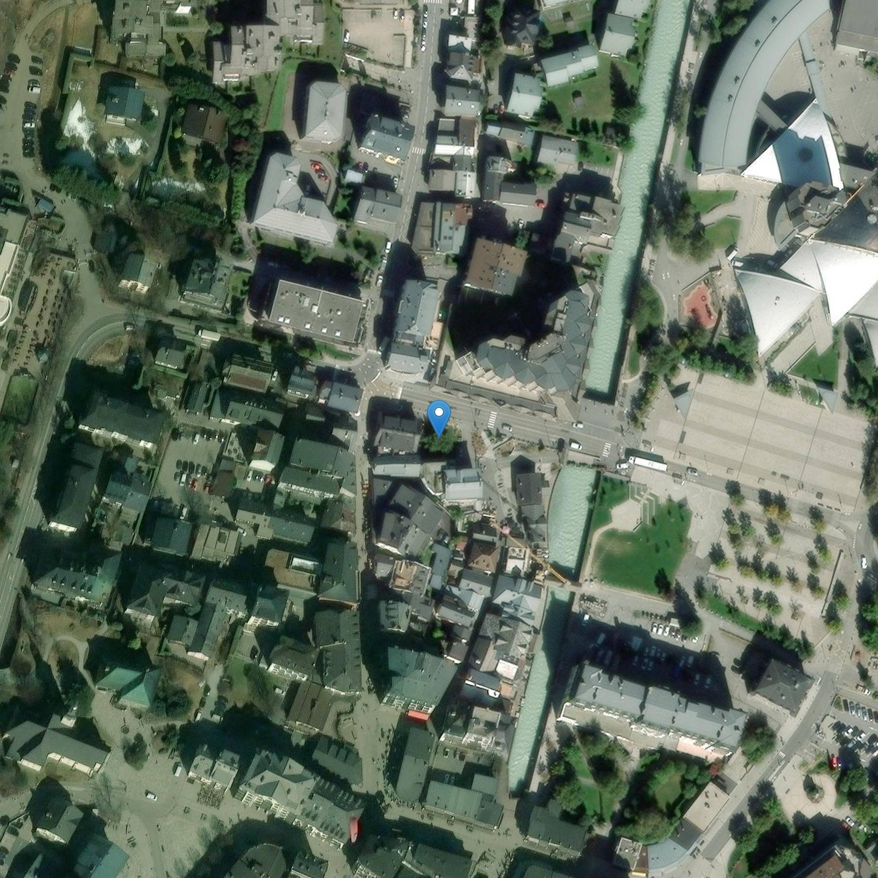 Photo de 有花岗岩盆地的泉水