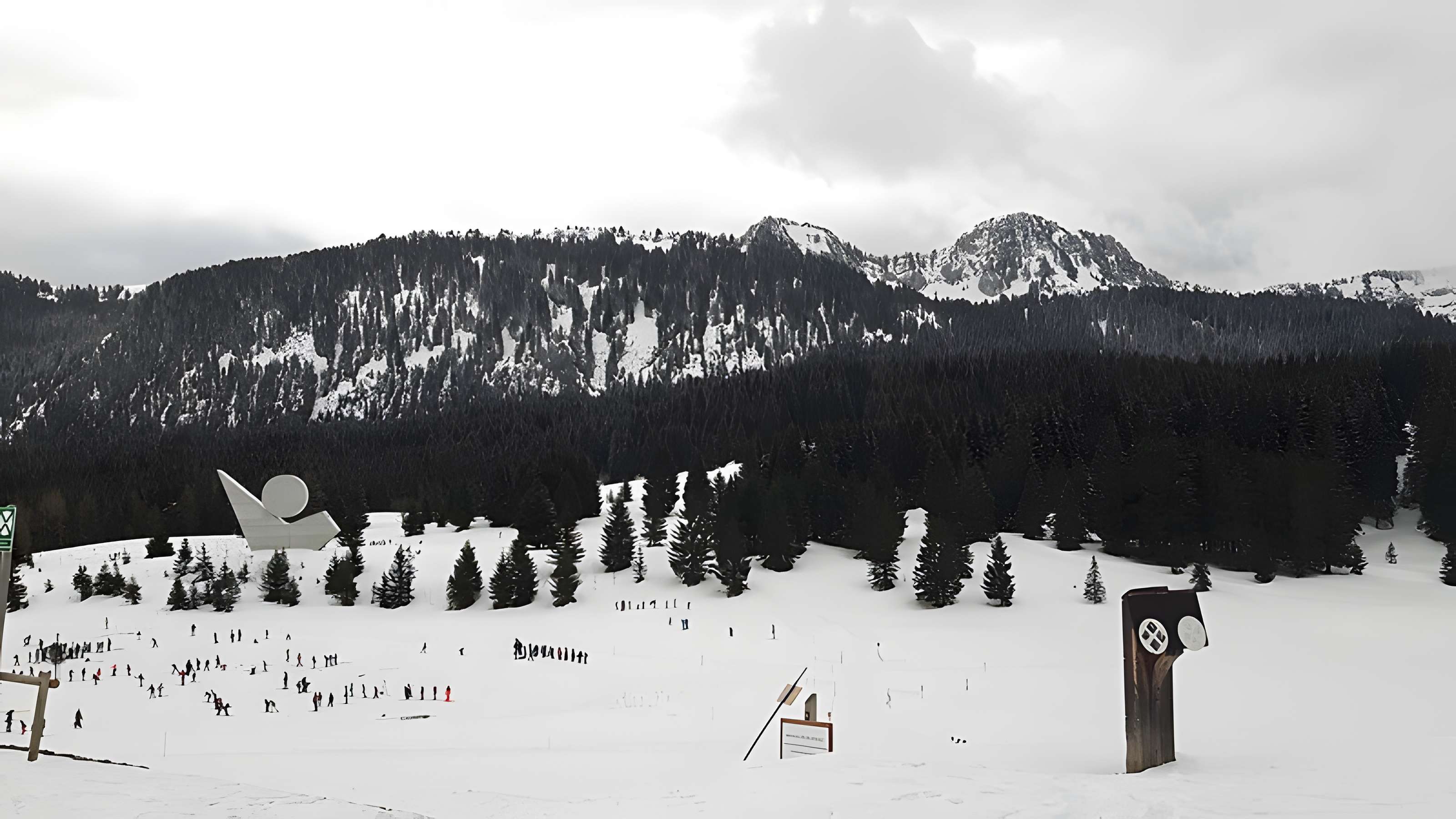 Monument à la Résistance du plateau des Glières