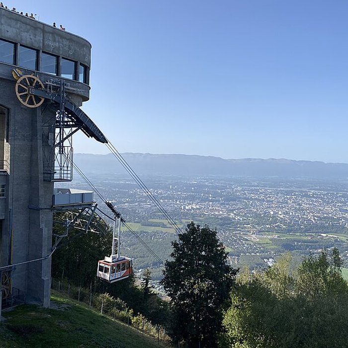 Photo de Gare haute du téléphérique du Salève