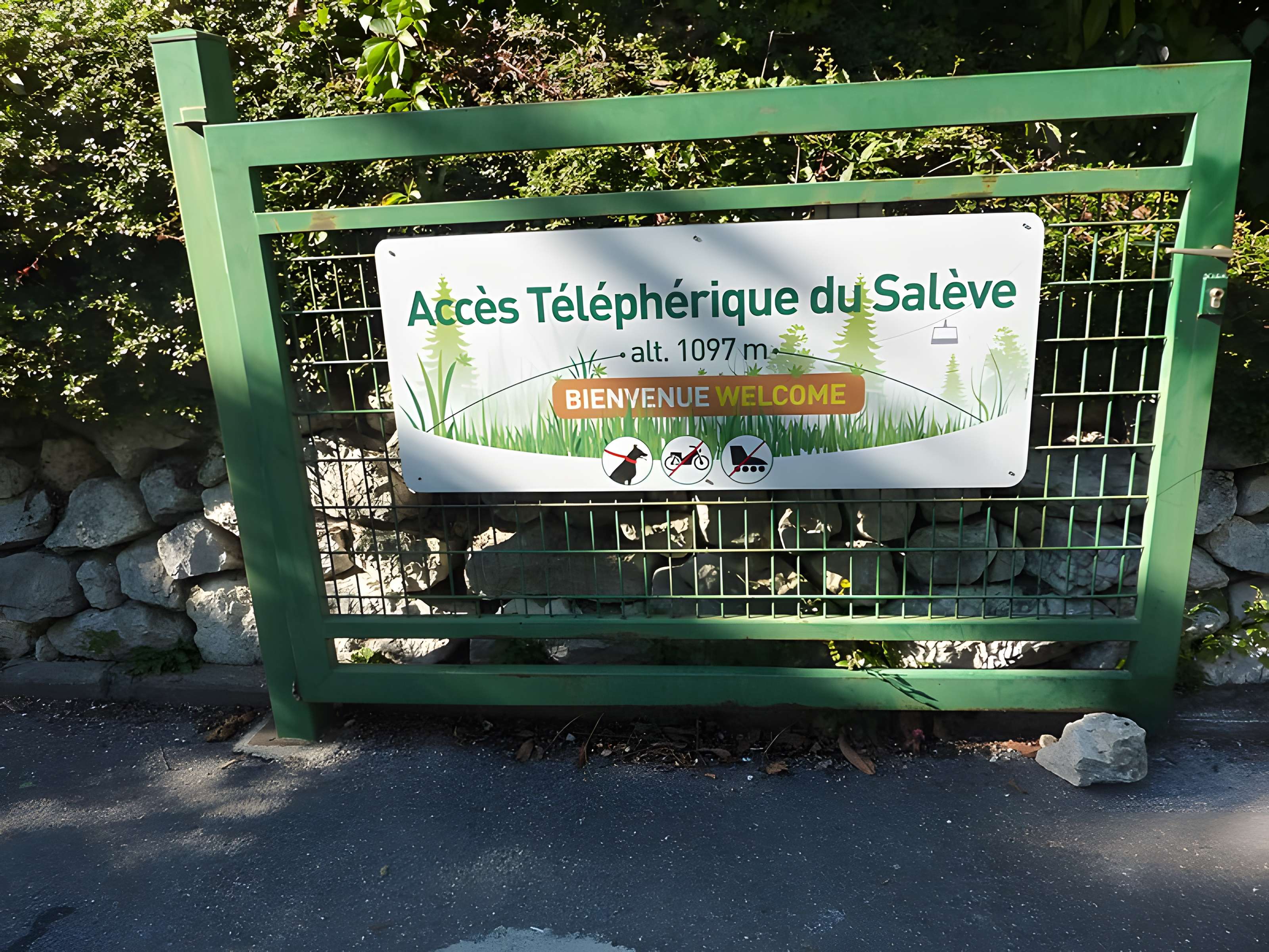 Gare haute du téléphérique du Salève