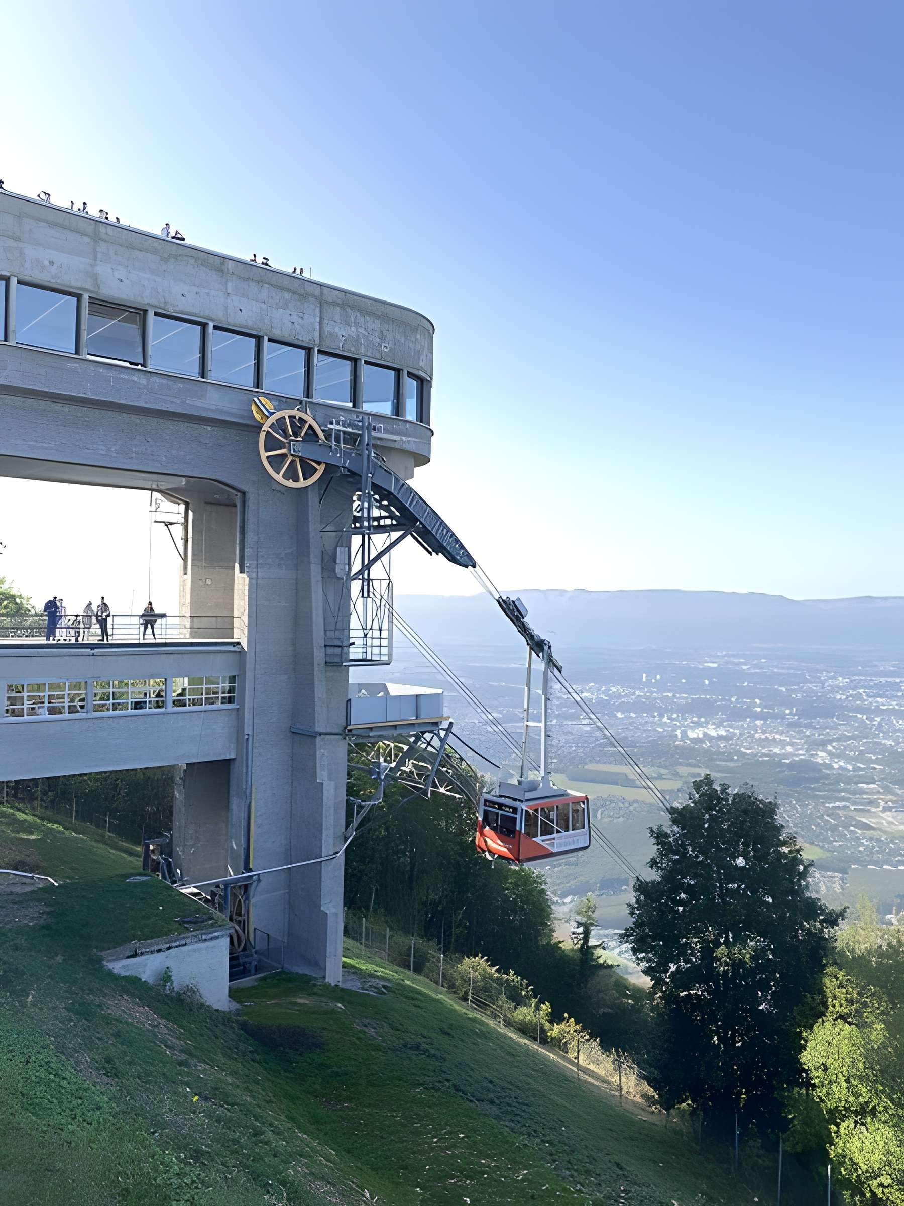 Gare haute du téléphérique du Salève