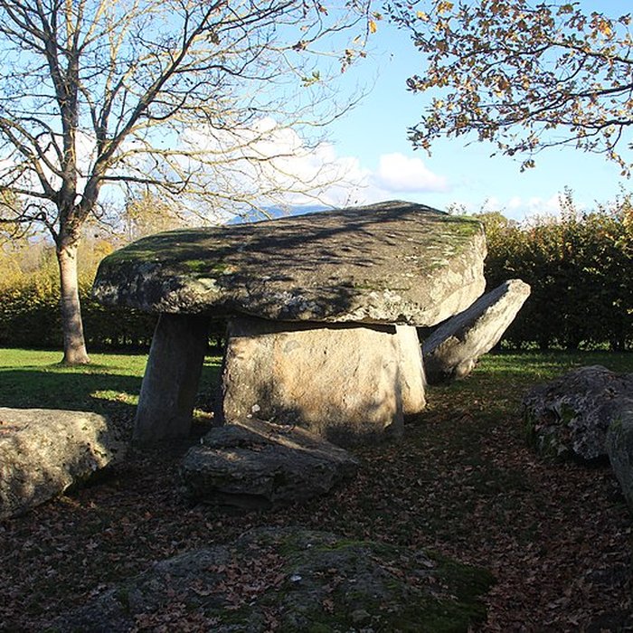 Photo de Dolmen dit La-Pierre-aux-Fées