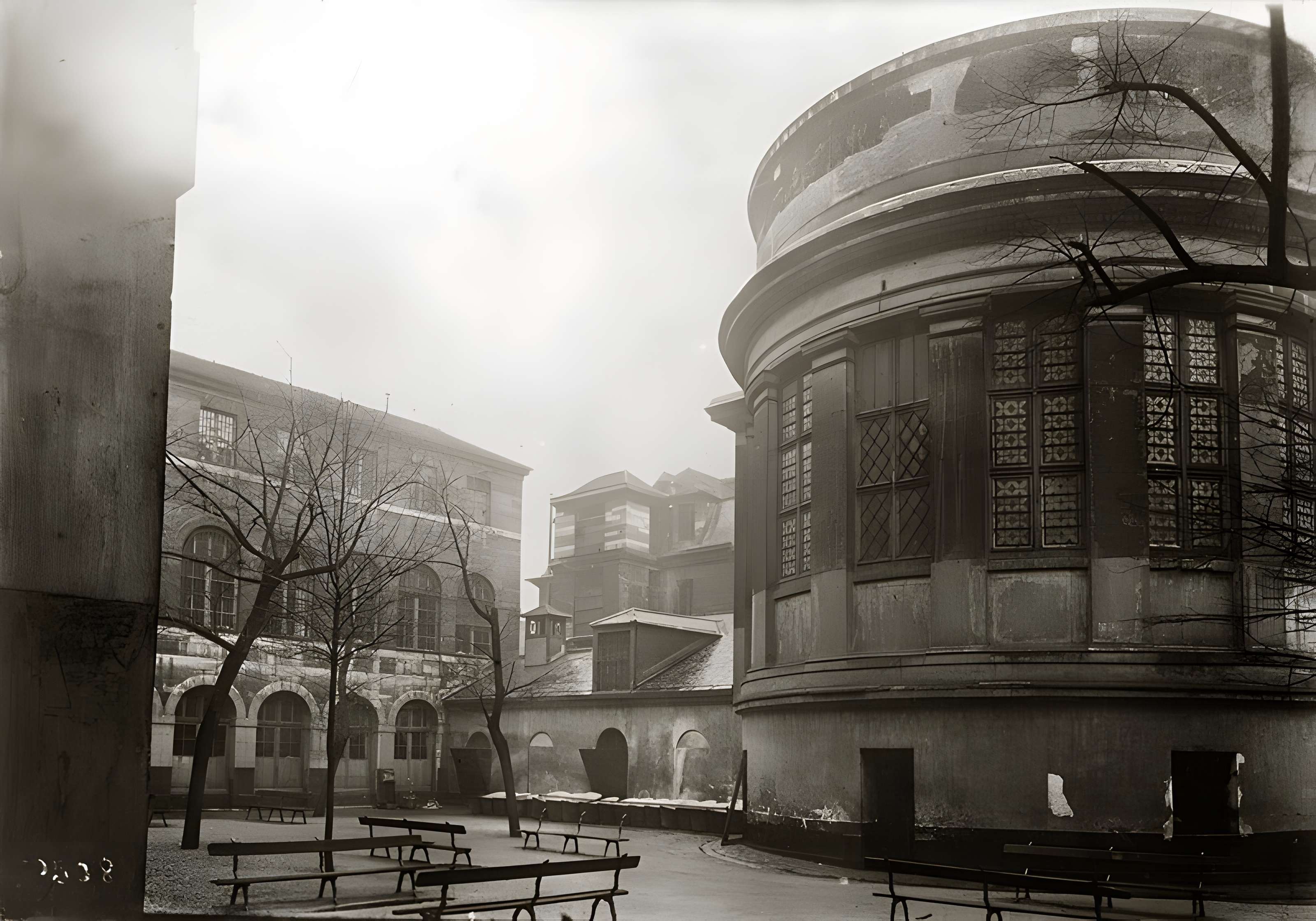 Ancienne prison Saint-Lazare, devenue hôpital Saint-Lazare