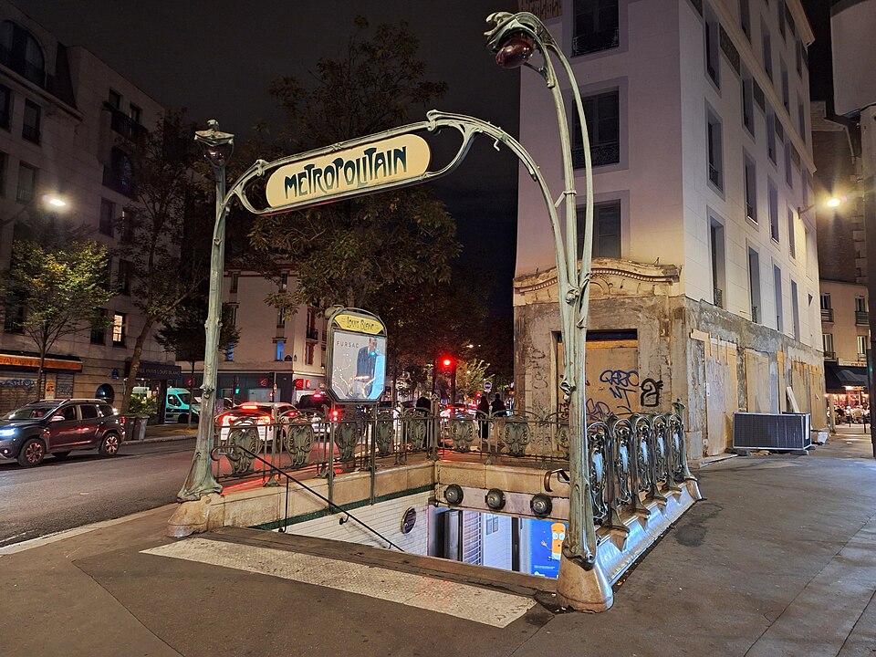 Métropolitain, station Louis-Blanc