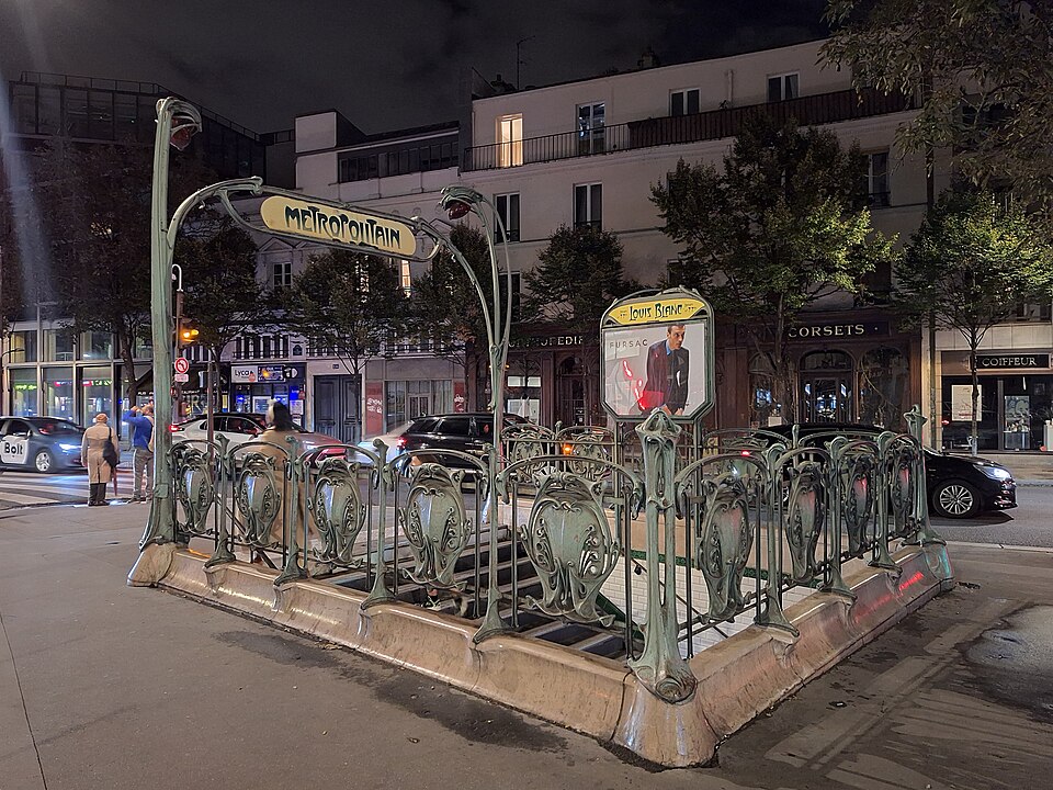 Métropolitain, station Louis-Blanc