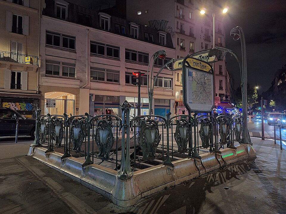 Métropolitain, station Louis-Blanc