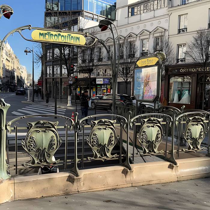 Photo de Métropolitain, station Louis-Blanc