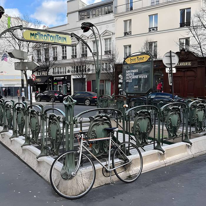 Photo de Métropolitain, station Louis-Blanc