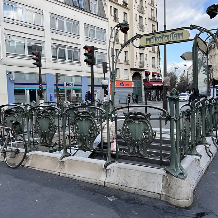 Photo de Métropolitain, station Louis-Blanc