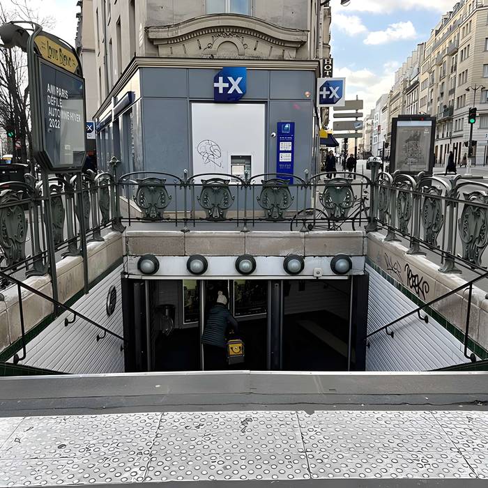 Photo de Métropolitain, station Louis-Blanc