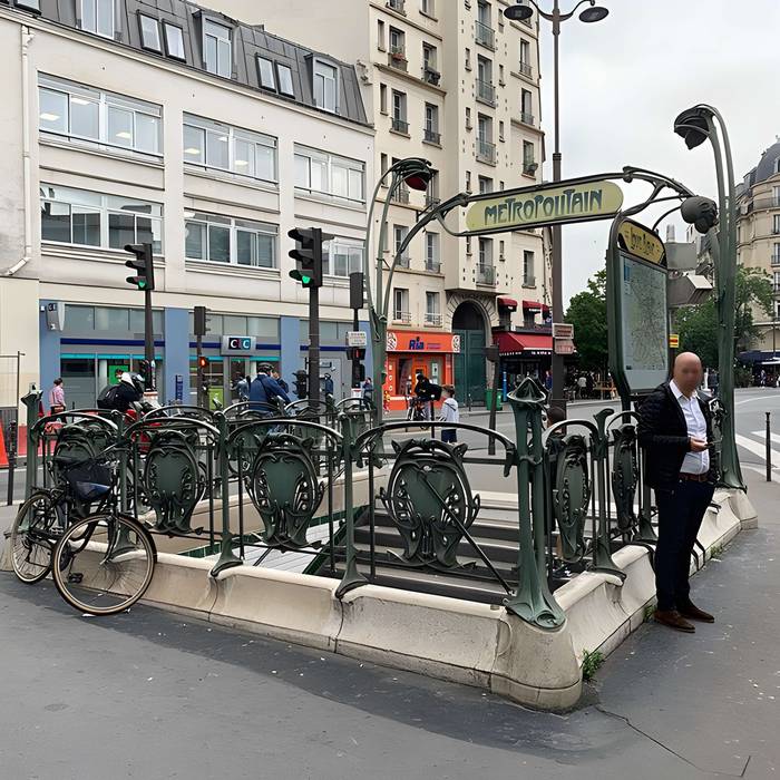 Photo de Métropolitain, station Louis-Blanc