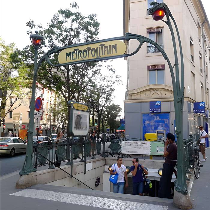 Photo de Métropolitain, station Louis-Blanc