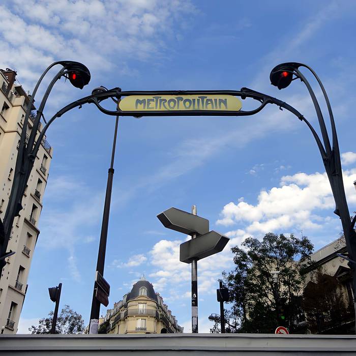 Photo de Métropolitain, station Louis-Blanc