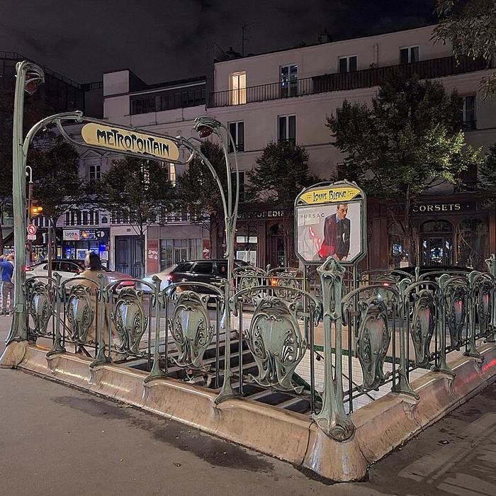 Photo de Métropolitain, station Louis-Blanc