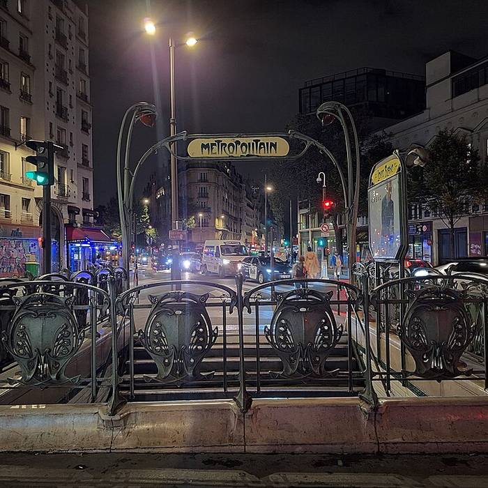 Photo de Métropolitain, station Louis-Blanc