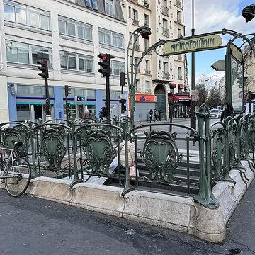 Métropolitain, station Louis-Blanc